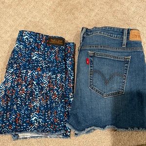 Women’s Levi’s jeans.